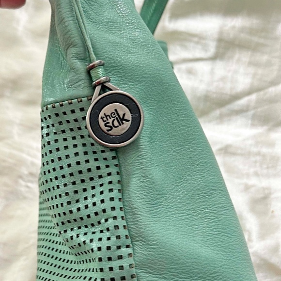 BUCKET BAG, LEATHER, SEASCAPE (GREEN), LEATHER DRAW CORDS, MAGNETIC CATCH, ZIPPE - Picture 7 of 8